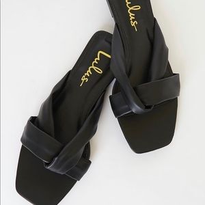 Lulus’s Santi Black Slide Sandals